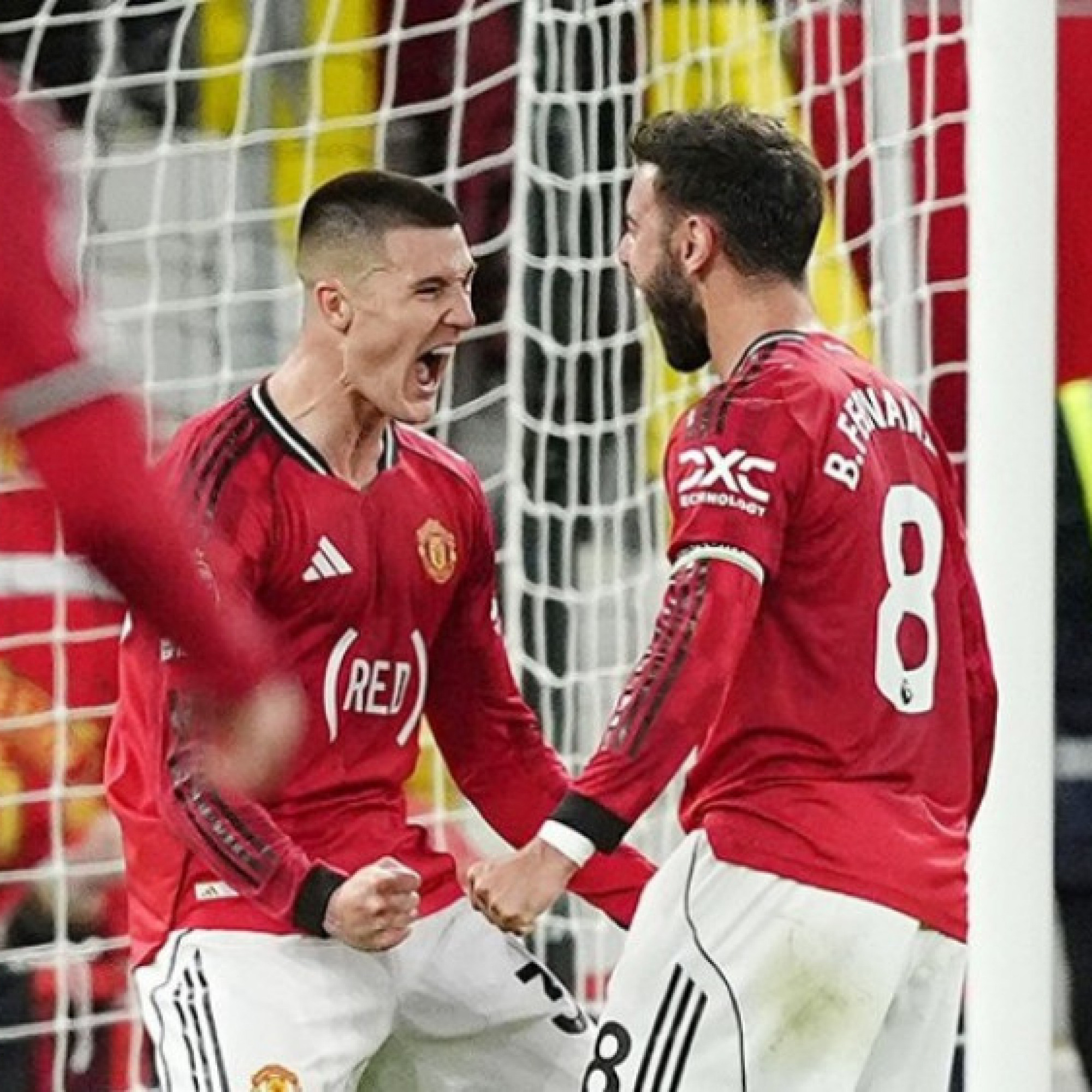  - MU hạ Brentford: Mainoo rực sáng, Carrick ứng biến cực đỉnh