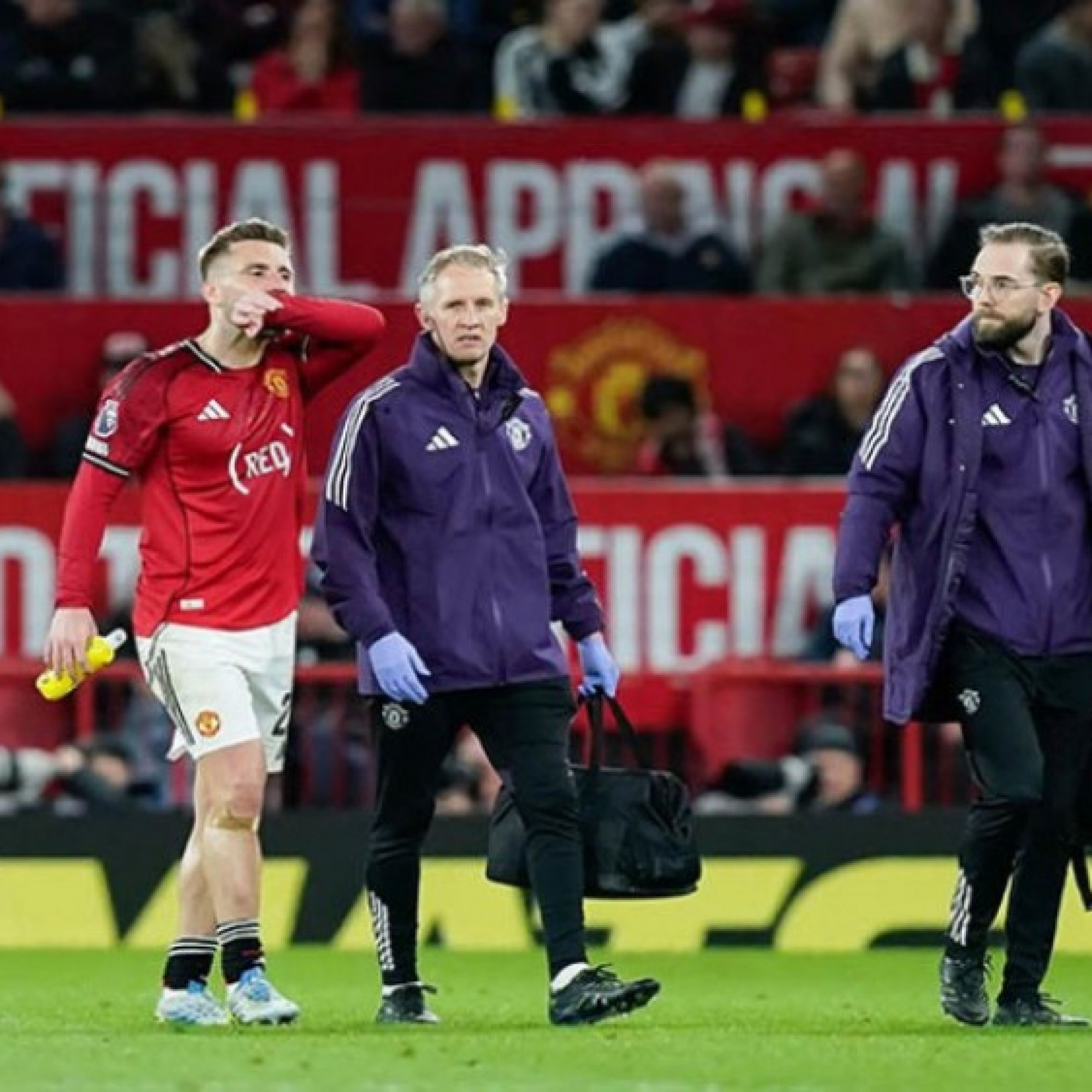  - Luke Shaw chấn thương ở trận thắng của MU, nỗi lo với ĐT Anh trước World Cup