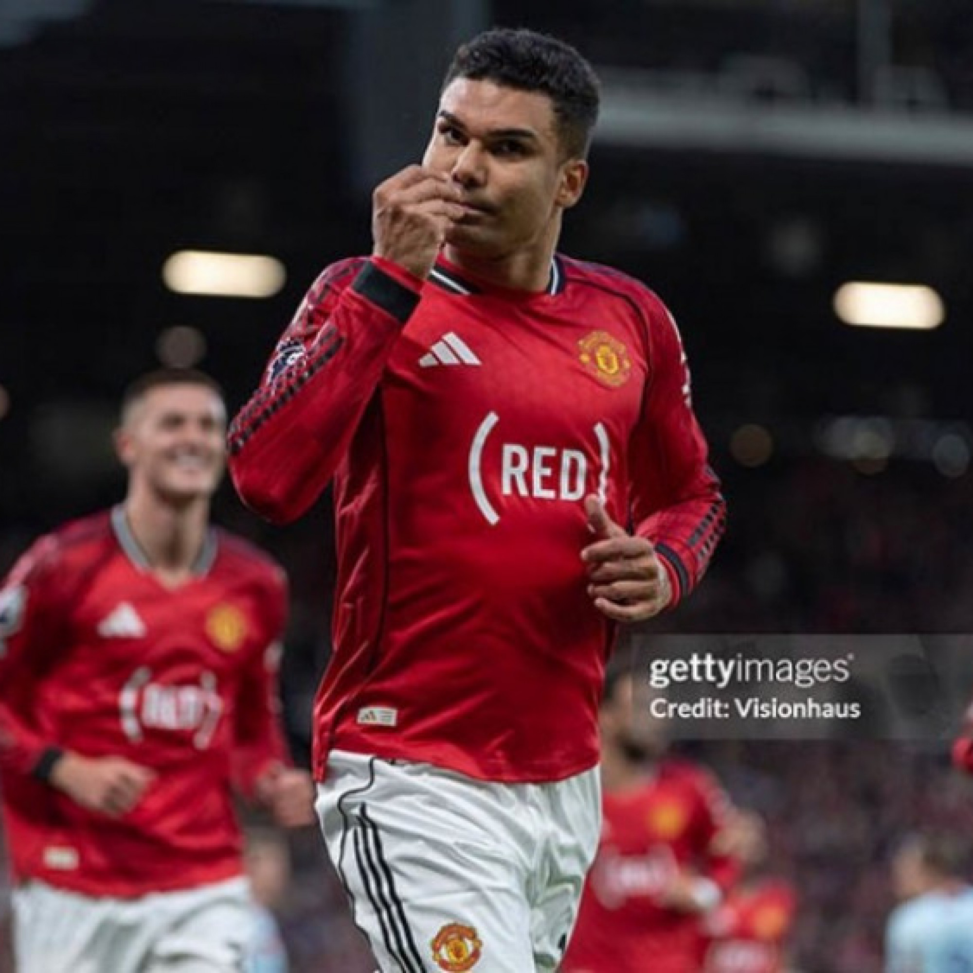  - Casemiro đi vào lịch sử MU: Từ “máy quét” thành vua không chiến