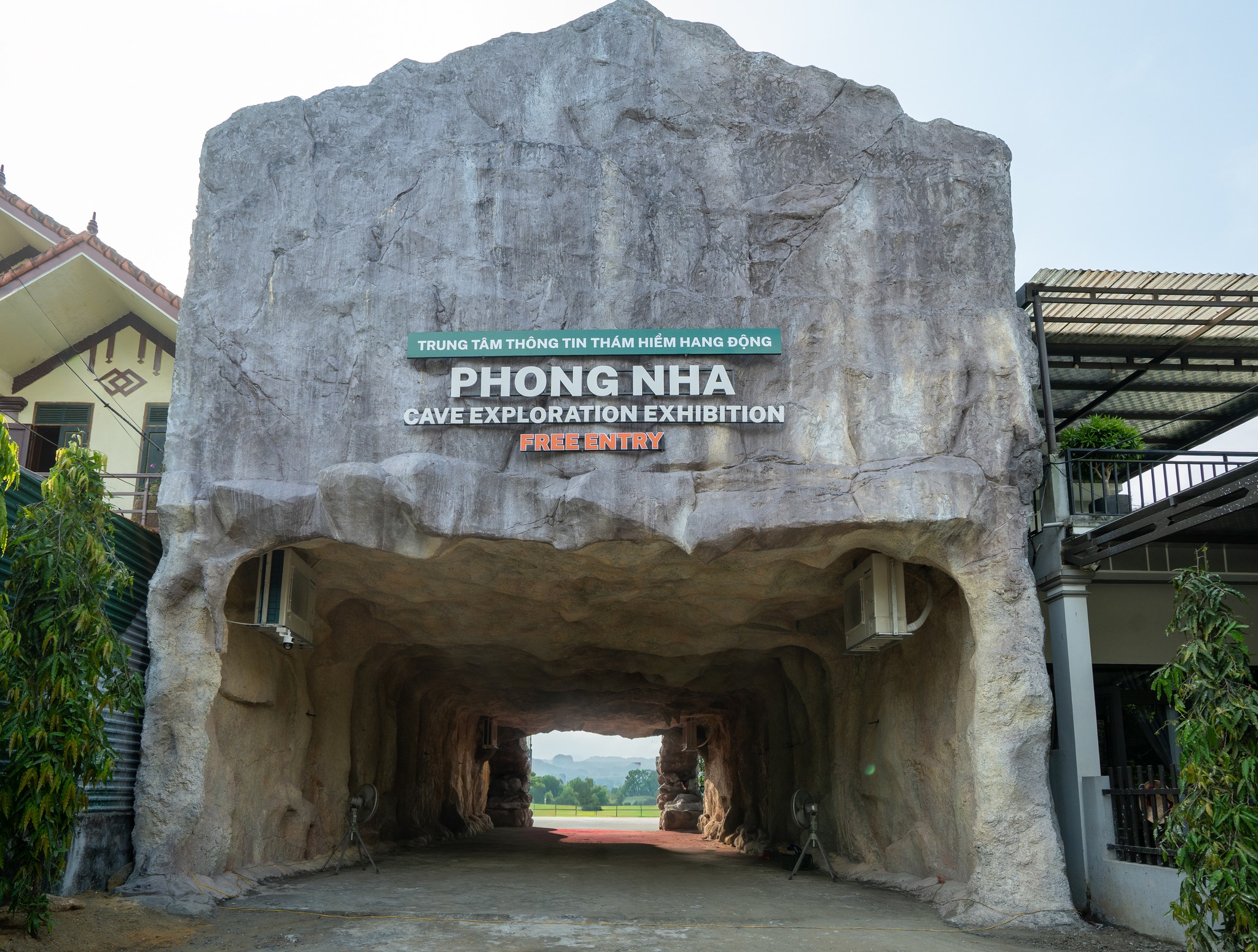 Thám hiểm Hang động Phong Nha theo cách mới, rẻ tiền hơn nhiều lần - 1