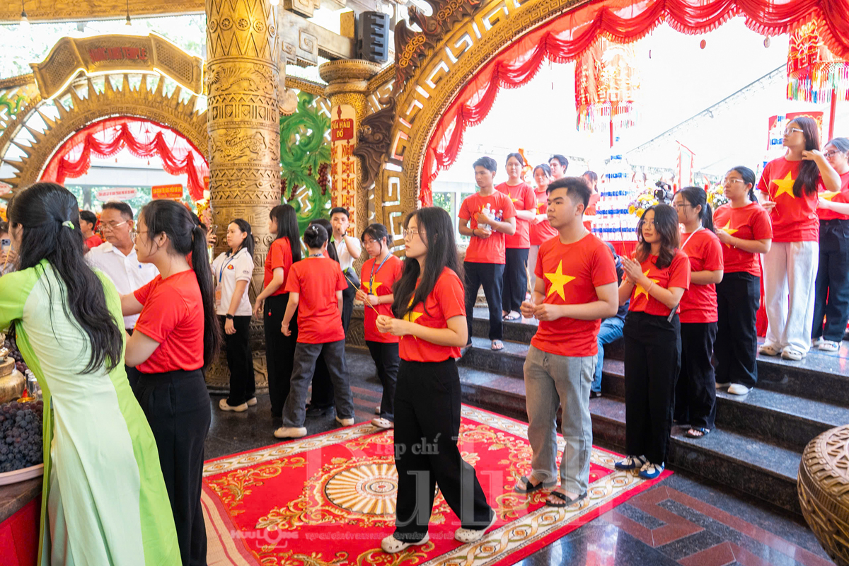 TP.HCM khẳng định sức hút mạnh mẽ qua mùa lễ đông đảo du khách - 1