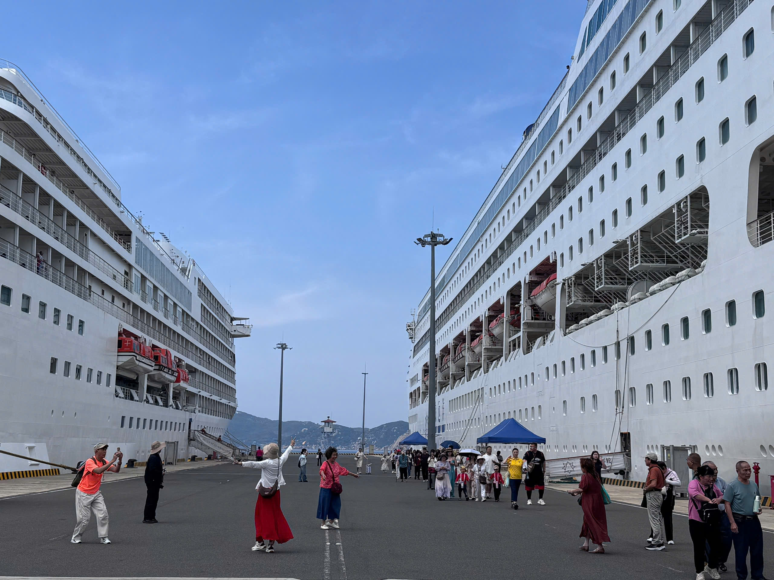 Khánh Hòa đón 2 tàu biển quốc tế với hơn 2.000 du khách - 2