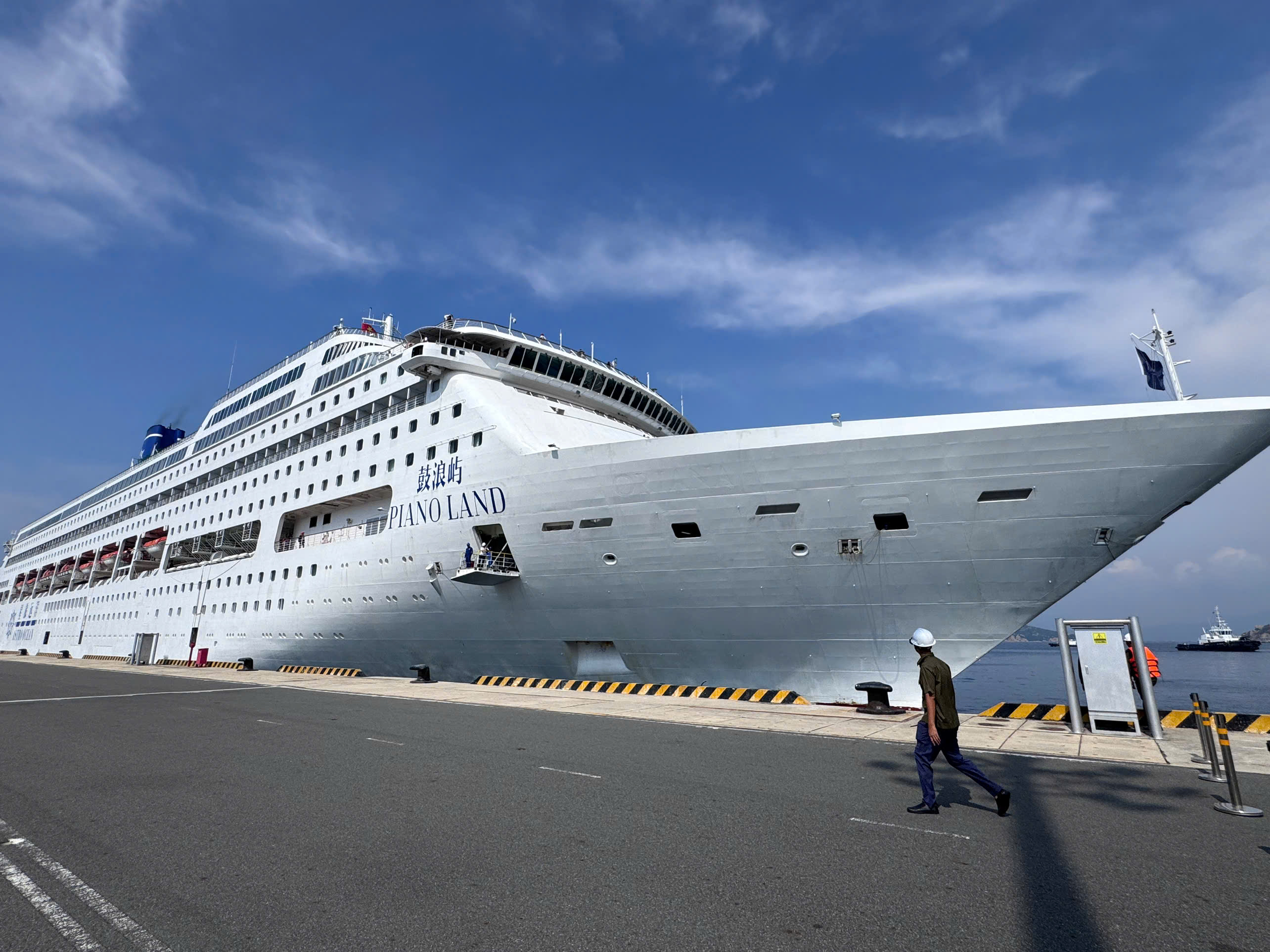 Khánh Hòa đón 2 tàu biển quốc tế với hơn 2.000 du khách - 1