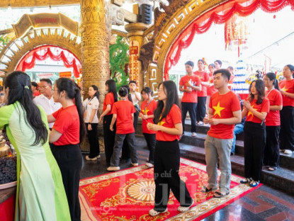 Chuyện hay - TP.HCM khẳng định sức hút mạnh mẽ qua mùa lễ đông đảo du khách