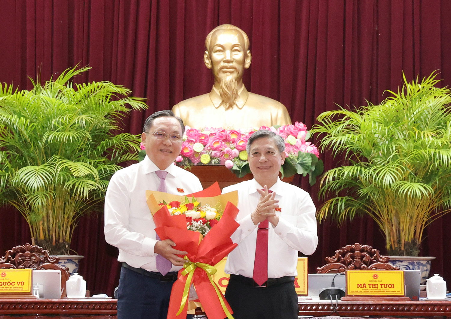 UBND TP Cần Thơ có thêm một phó chủ tịch - 1