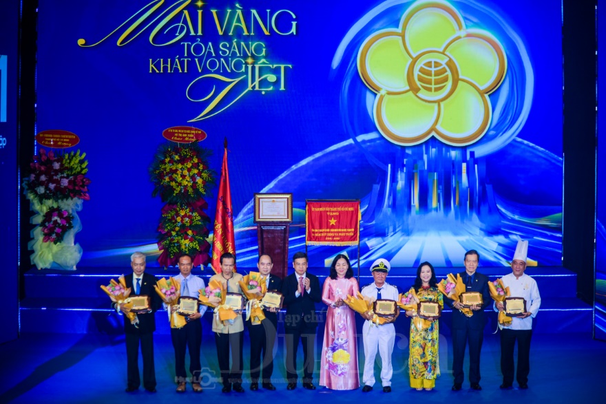 Dấu ấn 50 năm Saigontourist Group vinh dự đón nhận Huân chương cao quý - 7