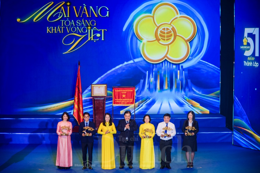 Dấu ấn 50 năm Saigontourist Group vinh dự đón nhận Huân chương cao quý - 8