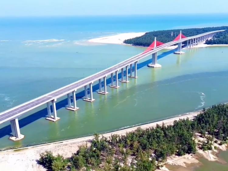 Cầu vượt biển dài nhất khu vực miền Trung, hình thành tuyến du lịch ven biển tuyệt đẹp