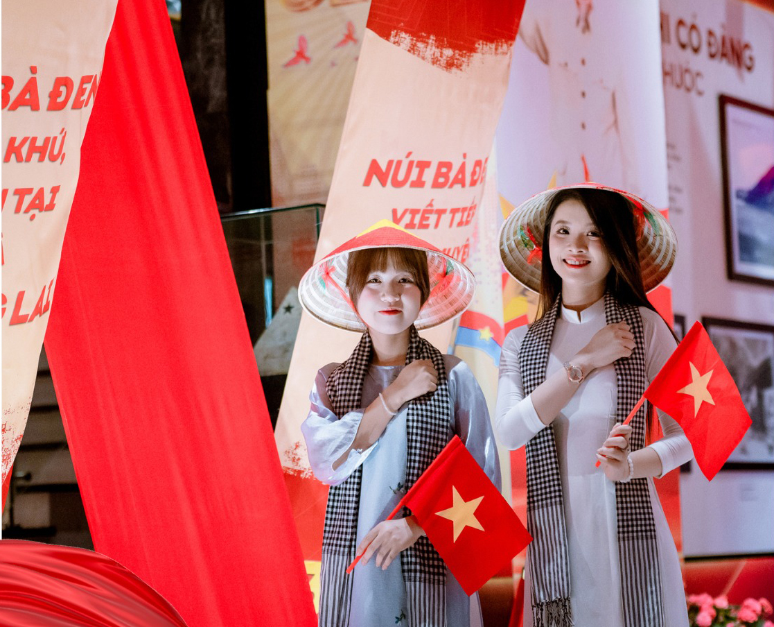 Rực rỡ cờ hoa - Background xịn xò nhất mùa lễ thống nhất non sông - 3