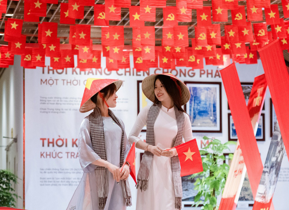 Rực rỡ cờ hoa - Background xịn xò nhất mùa lễ thống nhất non sông - 4