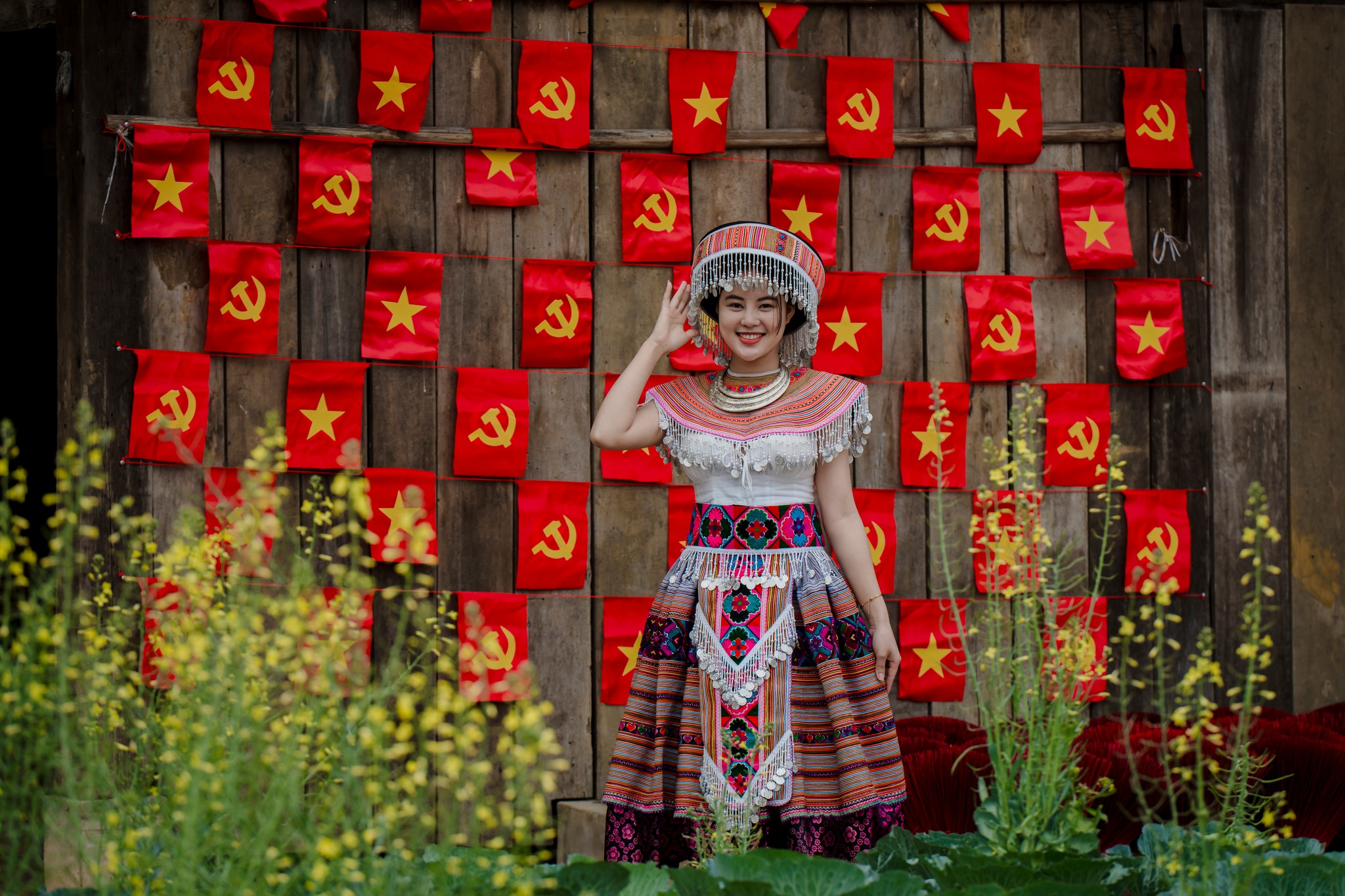 Rực rỡ cờ hoa - Background xịn xò nhất mùa lễ thống nhất non sông - 9