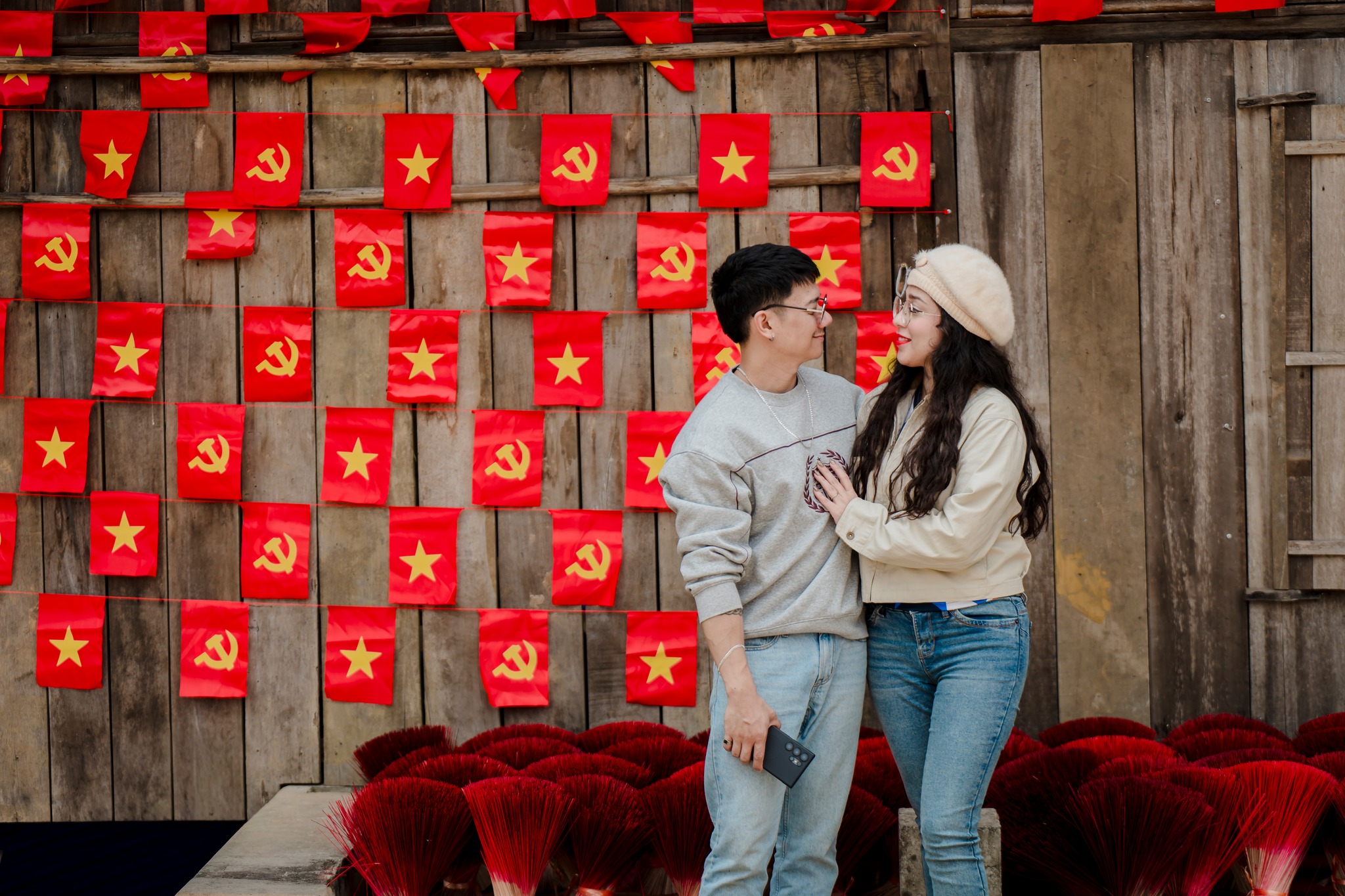 Rực rỡ cờ hoa - Background xịn xò nhất mùa lễ thống nhất non sông - 10