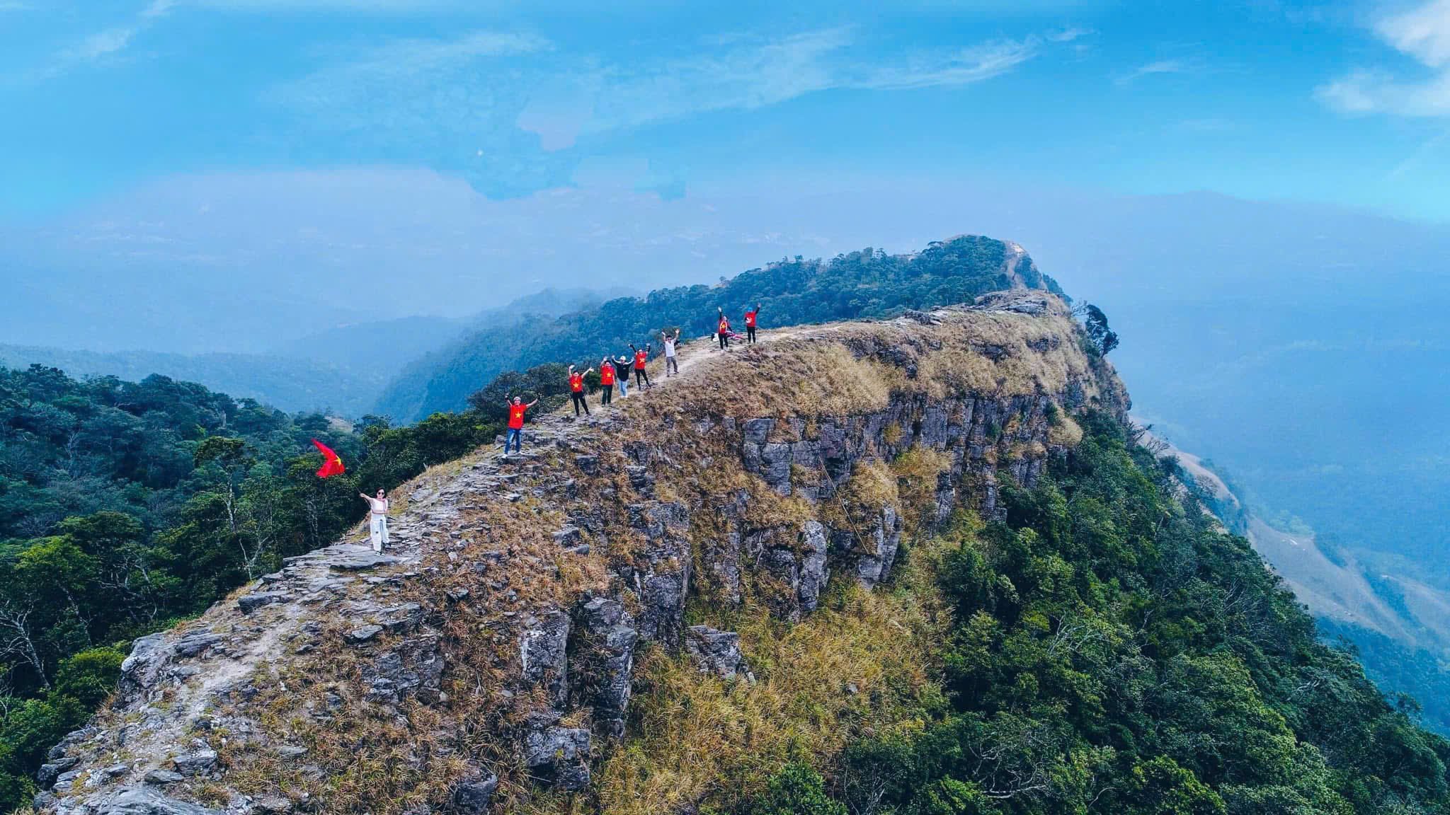 Rực rỡ cờ hoa - Background xịn xò nhất mùa lễ thống nhất non sông - 12