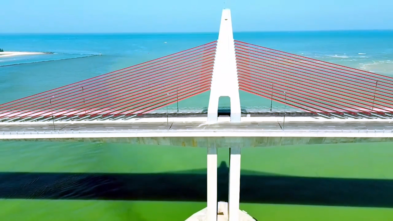 Cây cầu vượt biển dài nhất khu vực miền Trung, hình thành tuyến du lịch ven biển tuyệt đẹp - 2