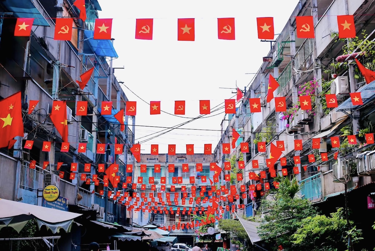 tp.hcm mung dai le 30/4: sac co lan toa tu pho lon den tung con hem nho - 3