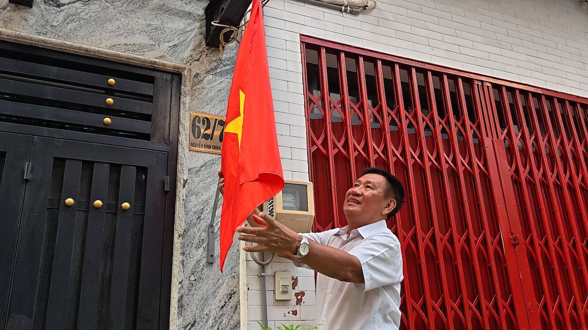 tp.hcm mung dai le 30/4: sac co lan toa tu pho lon den tung con hem nho - 8