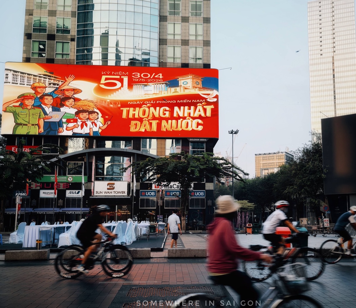 tp.hcm mung dai le 30/4: sac co lan toa tu pho lon den tung con hem nho - 2