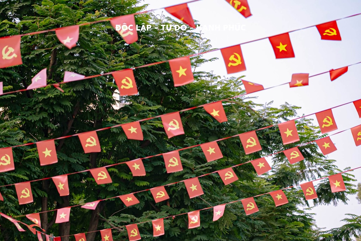 tp.hcm mung dai le 30/4: sac co lan toa tu pho lon den tung con hem nho - 12