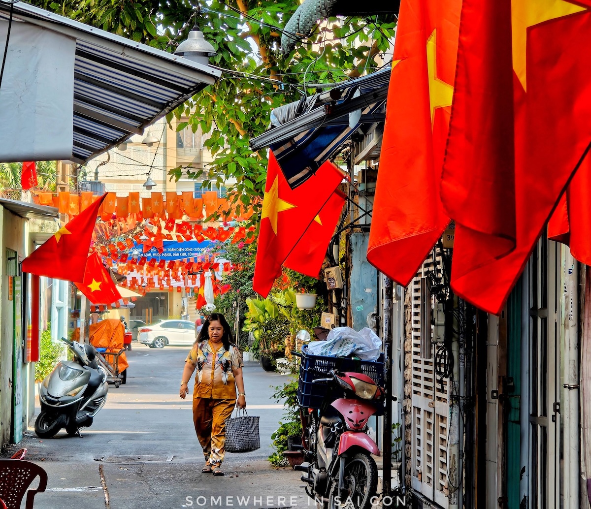 tp.hcm mung dai le 30/4: sac co lan toa tu pho lon den tung con hem nho - 4