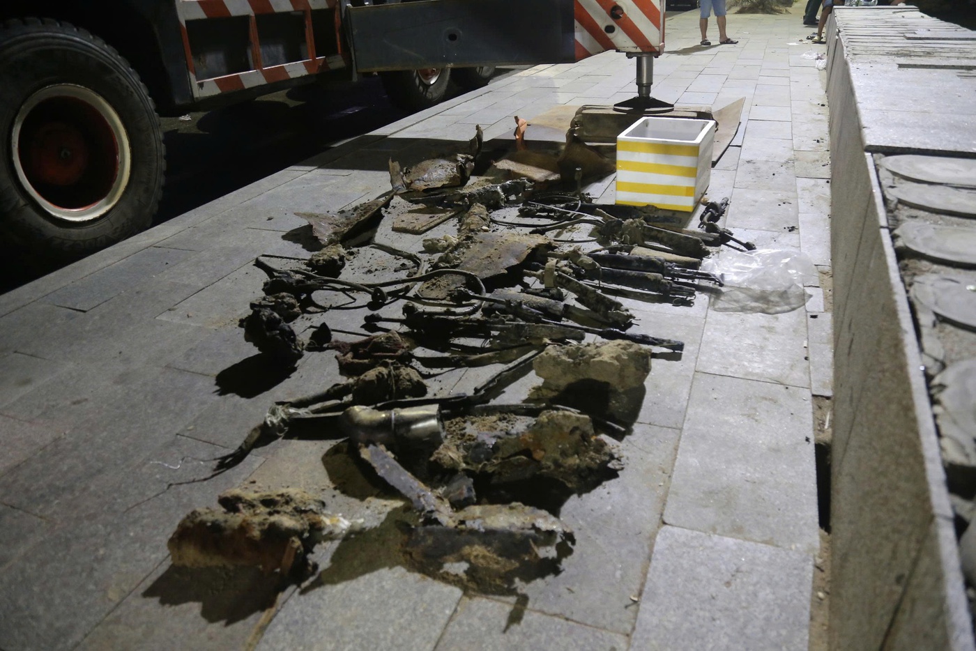 truc vot xac xe tang o bai bien quy nhon - 2