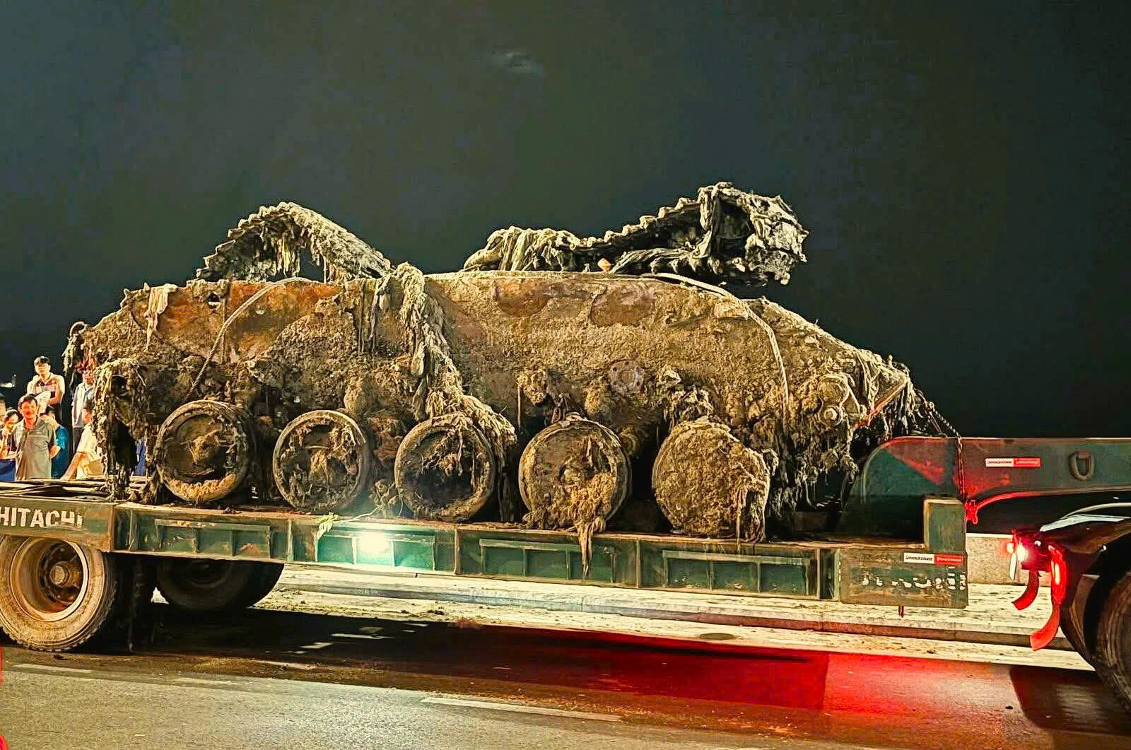 truc vot xac xe tang o bai bien quy nhon - 4