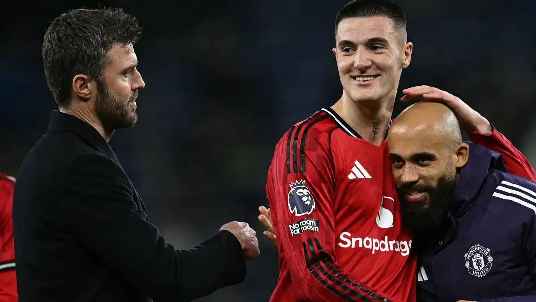 Thêm Sesko ủng hộ Carrick dẫn dắt MU, lộ thời điểm "Quỷ đỏ" bổ nhiệm HLV chính thức - 2