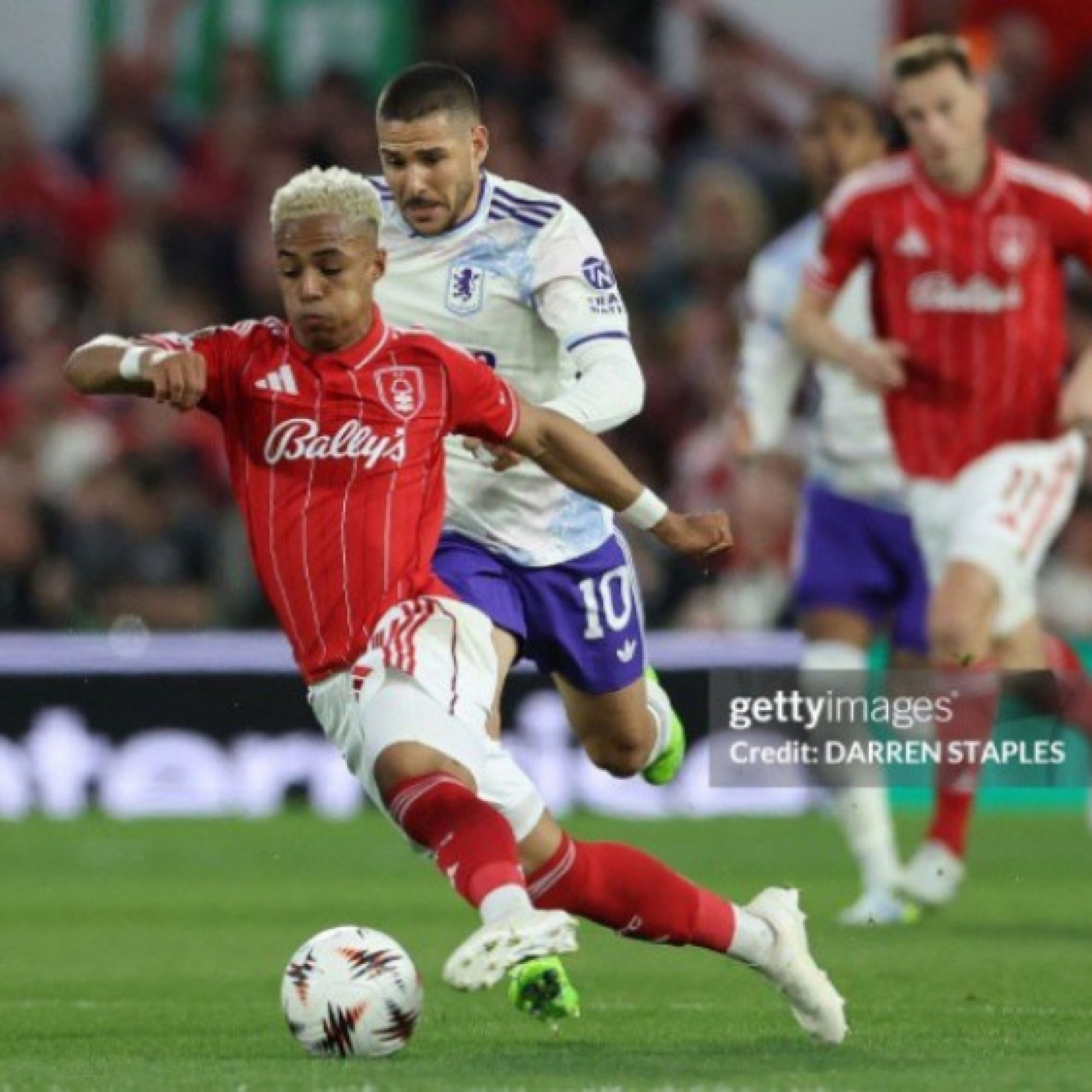  - Video bóng đá Nottingham Forest - Aston Villa: Sai lầm tai hại, định đoạt bằng penalty (Europa League)