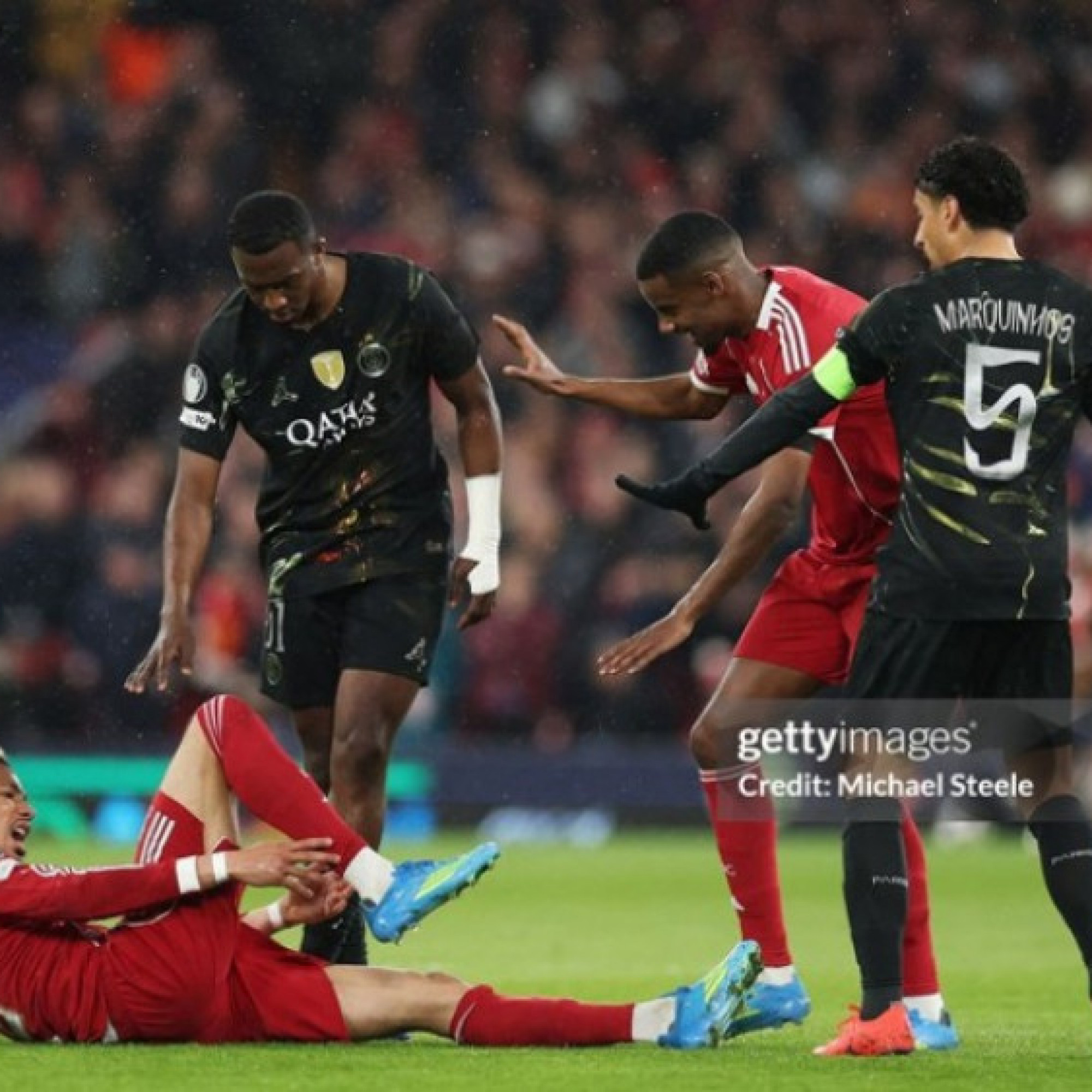  - Kế hoạch trăm triệu bảng của Liverpool sụp đổ, ai cứu nổi tương lai "The Kop"?