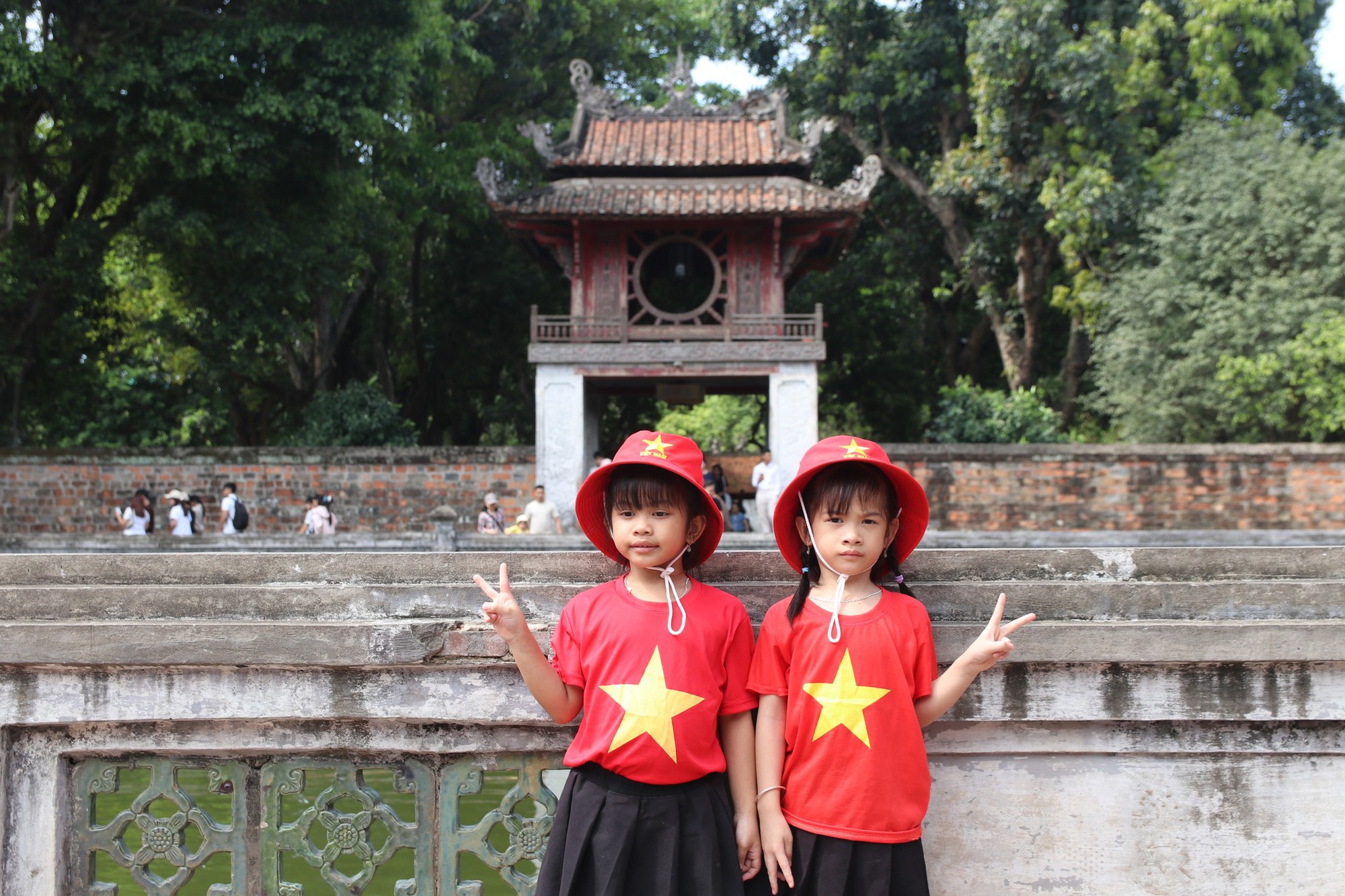 Hàng triệu lượt khách đổ về các điểm đến trong kỳ nghỉ lễ 30/4-1/5 - 4