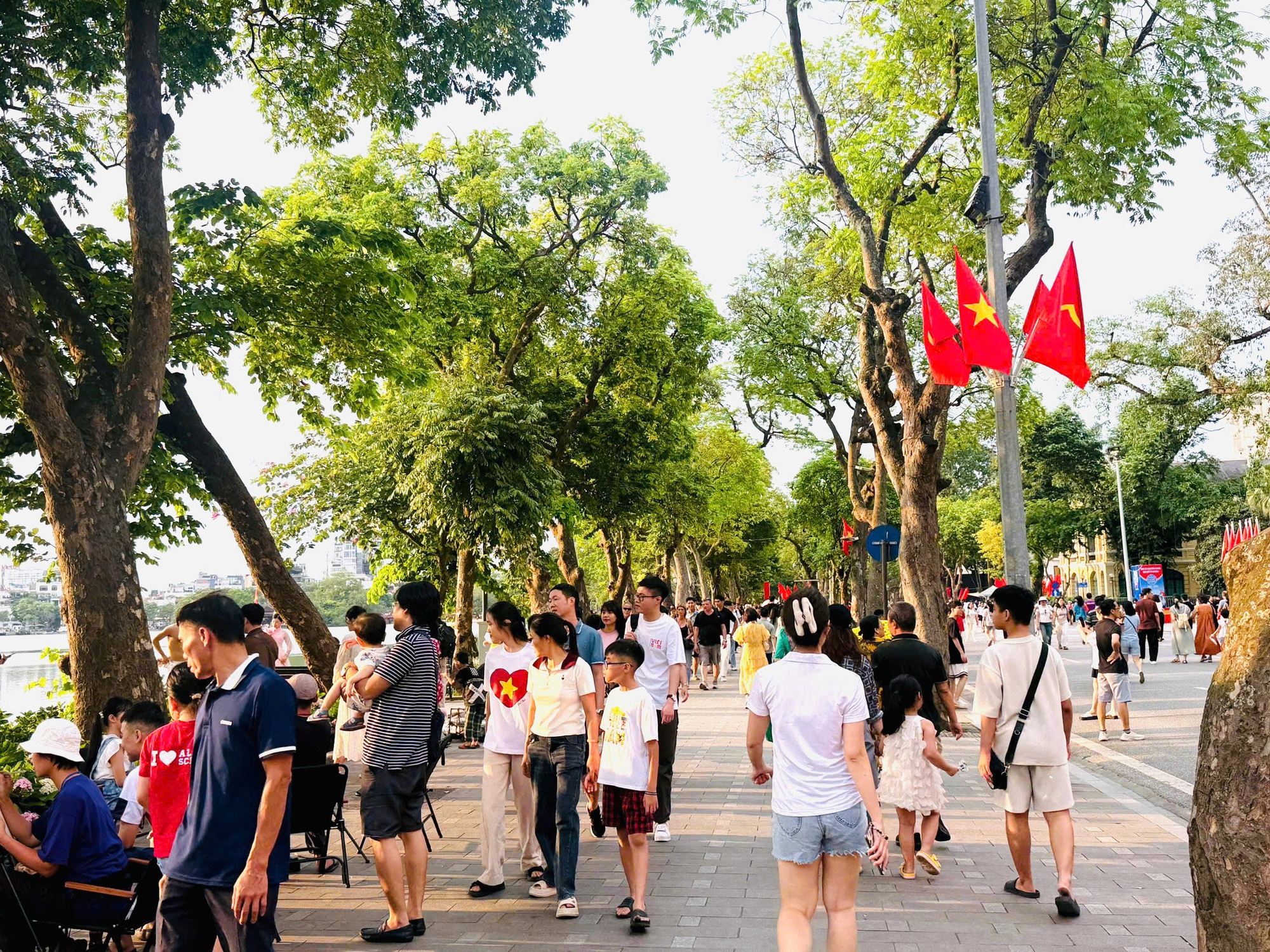 Hàng triệu lượt khách đổ về các điểm đến trong kỳ nghỉ lễ 30/4-1/5 - 5