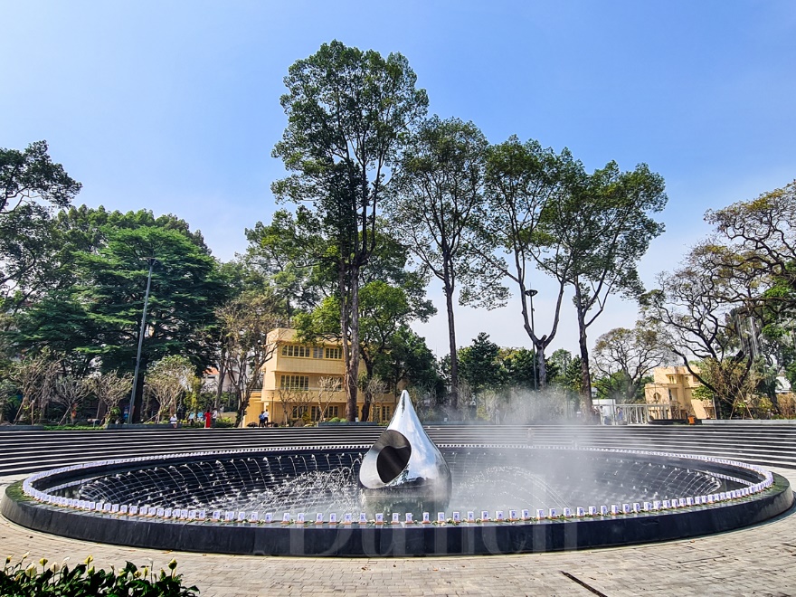 Cận cảnh đường phố Sài Gòn ‘rực lửa’ ngày nghỉ lễ khiến các khu vui chơi, tham quan du lịch bất ngờ vắng vẻ - 3