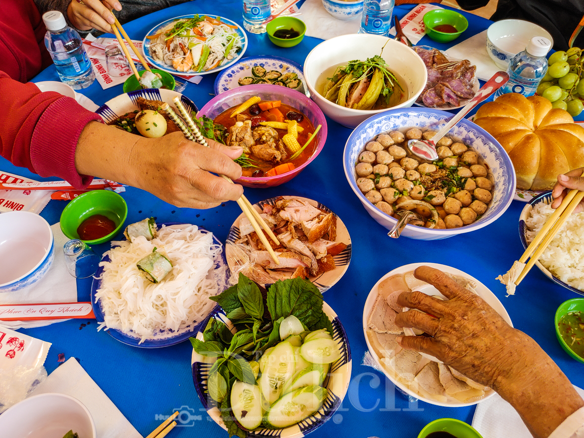Nhộn nhịp bến phà sang sông, bà con nô nức trẩy hội Kỳ yên - 12