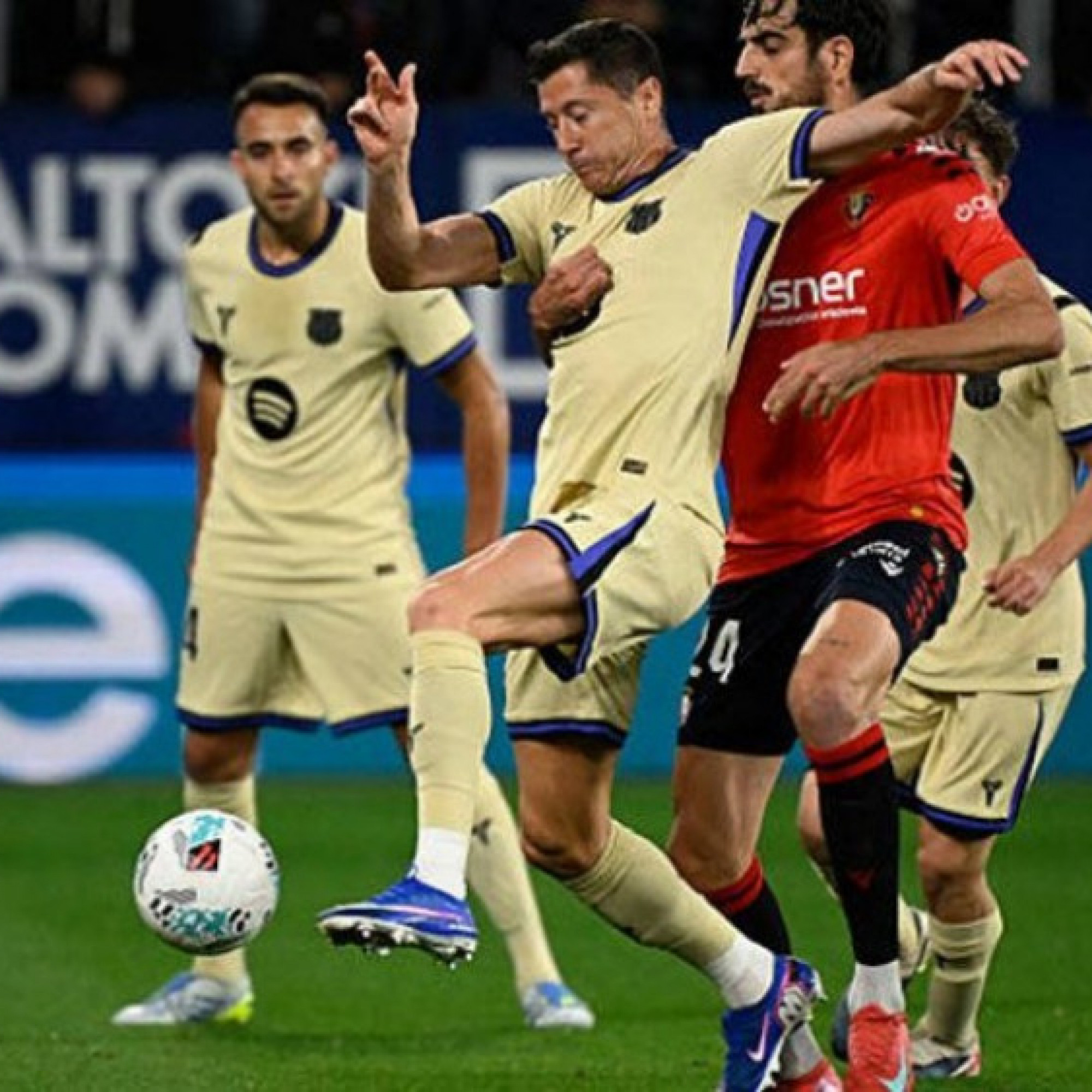  - Video bóng đá Osasuna - Barcelona: Đột biến từ các dự bị (La Liga)