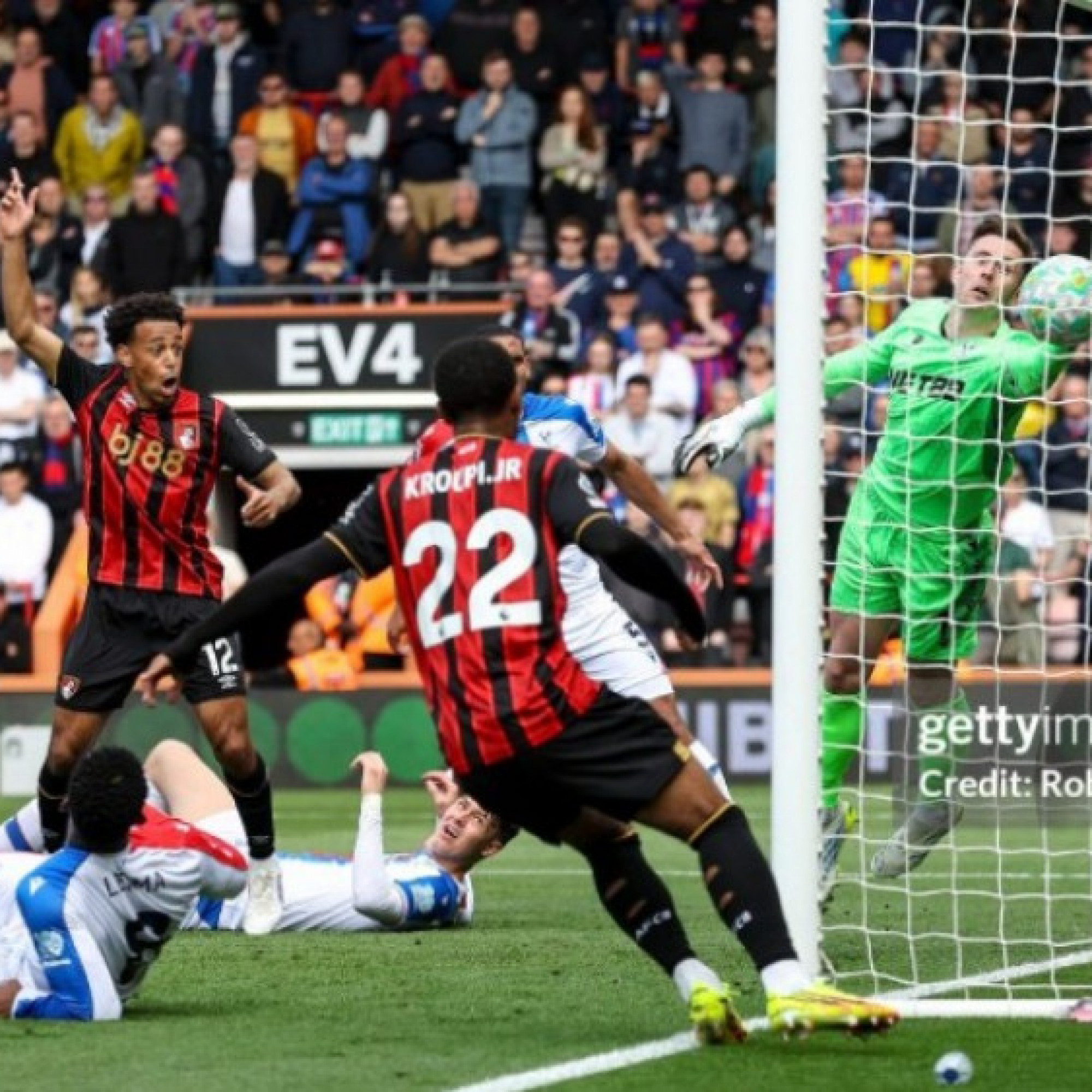  - Video bóng đá Bournemouth - Crystal Palace: Sai lầm nối tiếp sai lầm (Ngoại hang Anh)
