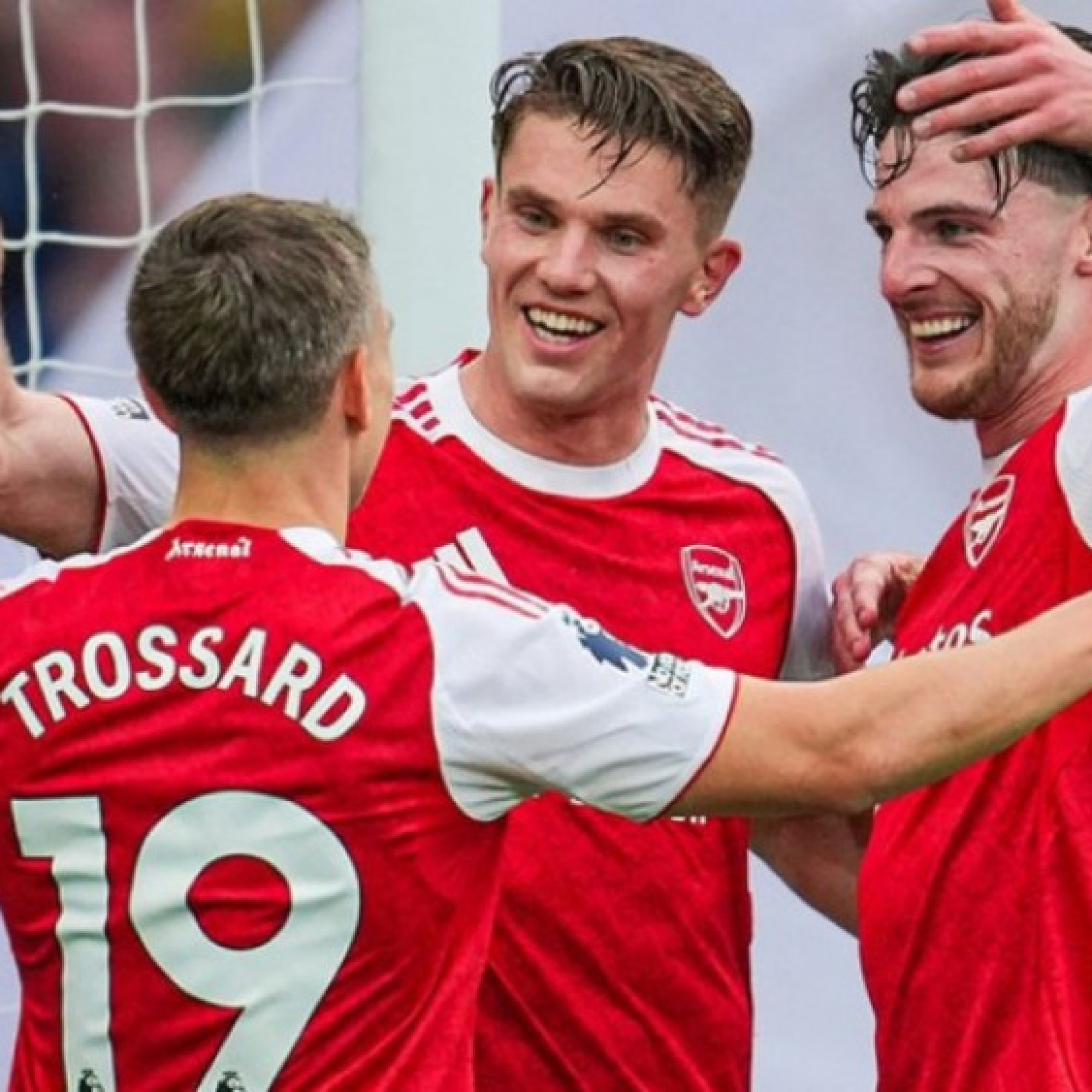 Arsenal bỏ trận lớn dồn sức đá trận đấu 