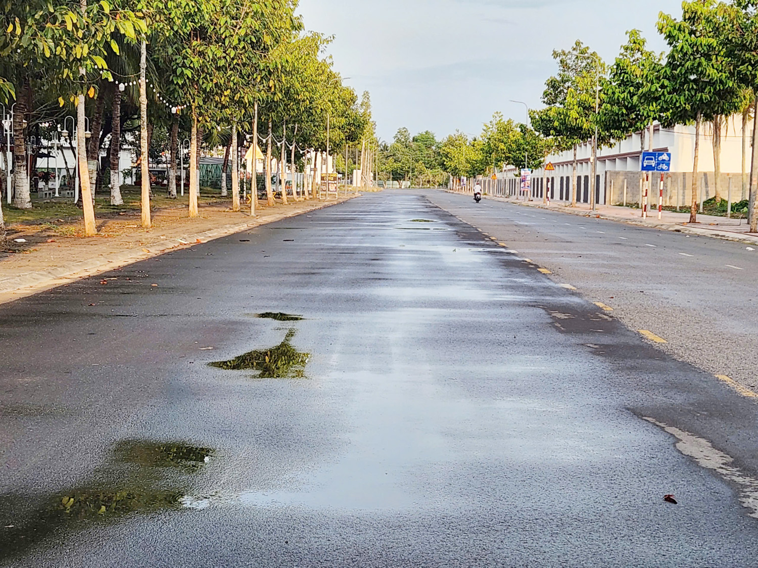 Nước sông Maspéro ở Cần Thơ nổi váng sau ‘mưa vàng’ - 1