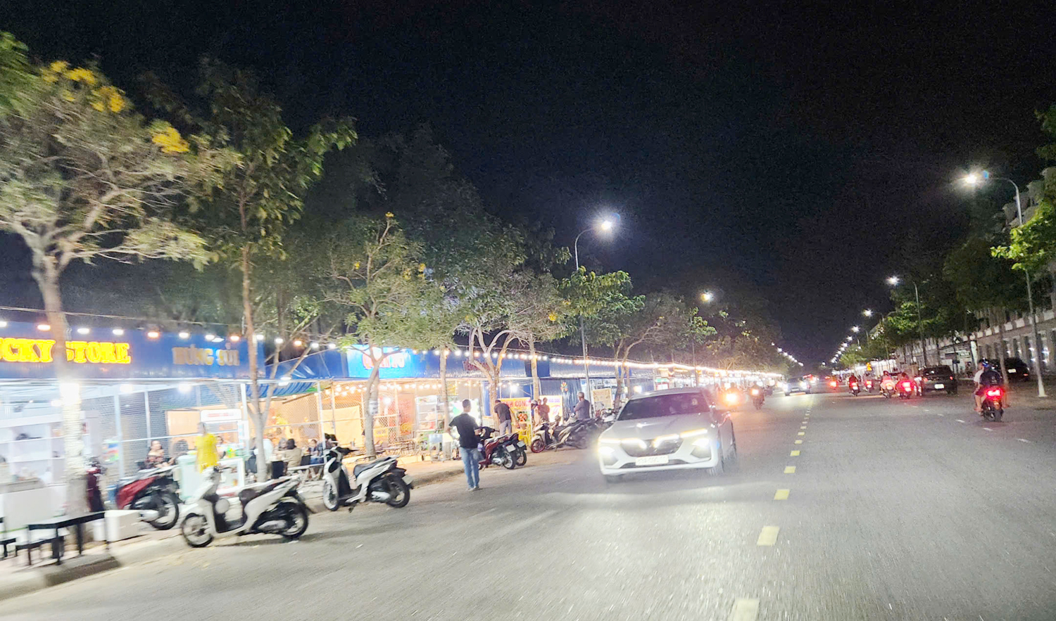 Rộn ràng phố đêm 5A ở Cần Thơ - 2