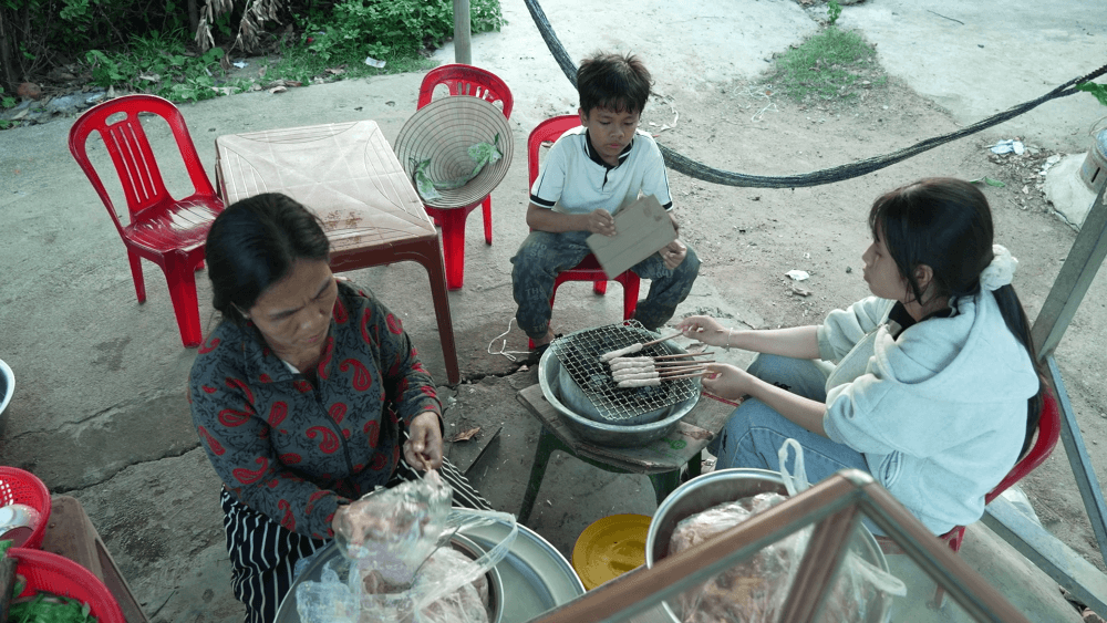 Cris Phan – Mai Quỳnh Anh lăn xả thử thách, cùng Thái Vũ và khán giả trao hơn 250 triệu đồng cho trẻ mồ côi - 2