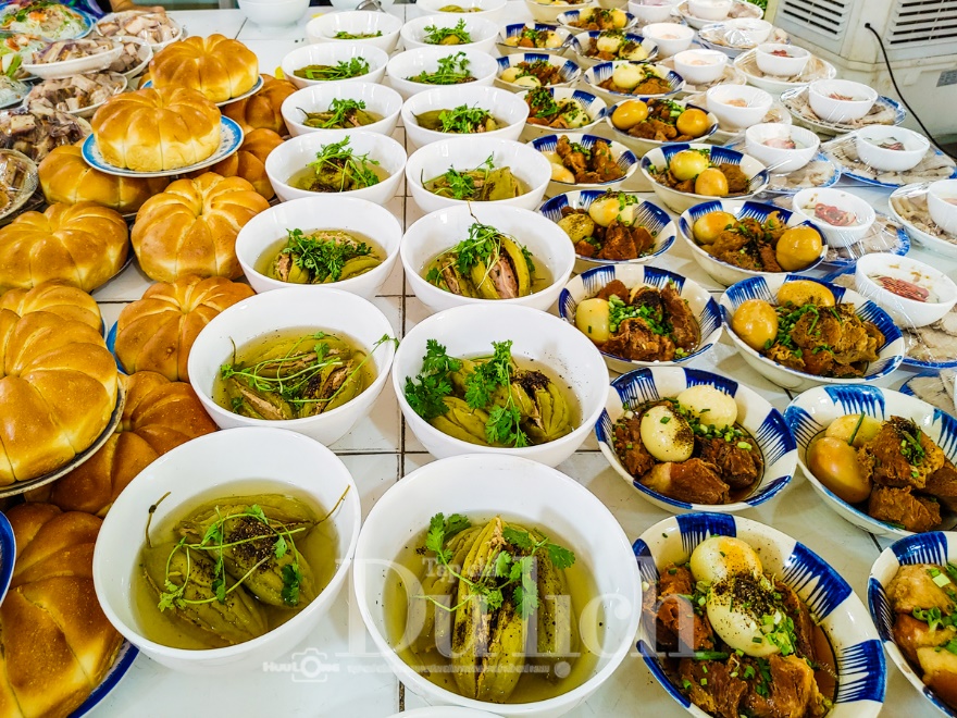 Nhộn nhịp bến phà sang sông, bà con nô nức trẩy hội Kỳ yên - 10