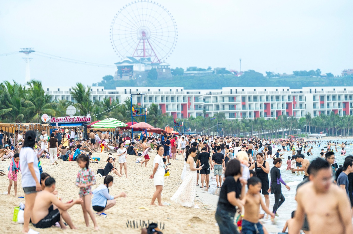 quang ninh boi thu tren 4.100 ty tu du lich nghi le - 1