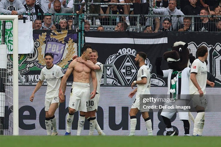 Video bóng đá Monchengladbach - Dortmund: Phút 88 vỡ òa (Bundesliga) - 1