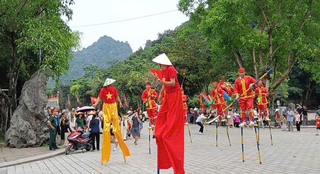 du lịch ninh binh bùng nỏ, dan dau cả nuóc nho chien luoc du lich di san - 7