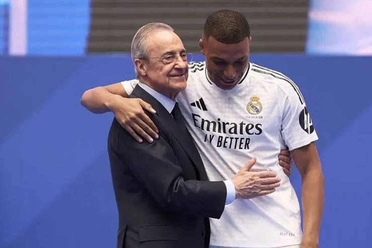 "Bố già" Perez tức điên vì Mbappe mải chơi với người yêu, ra lệnh đá Siêu kinh điển - 1
