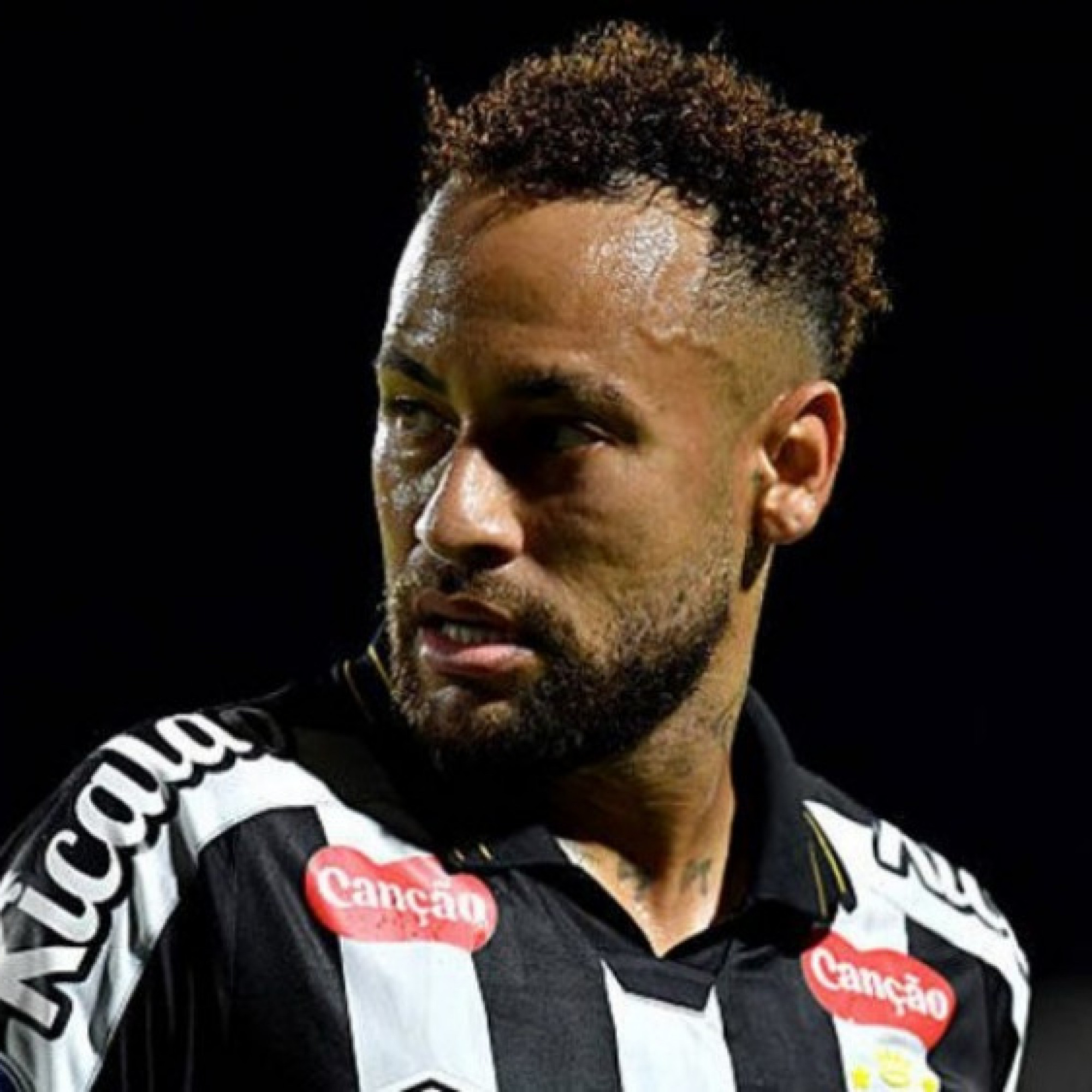  - Neymar bỏ lỡ không tưởng trước cầu môn trống trải, phải xin lỗi con trai Robinho