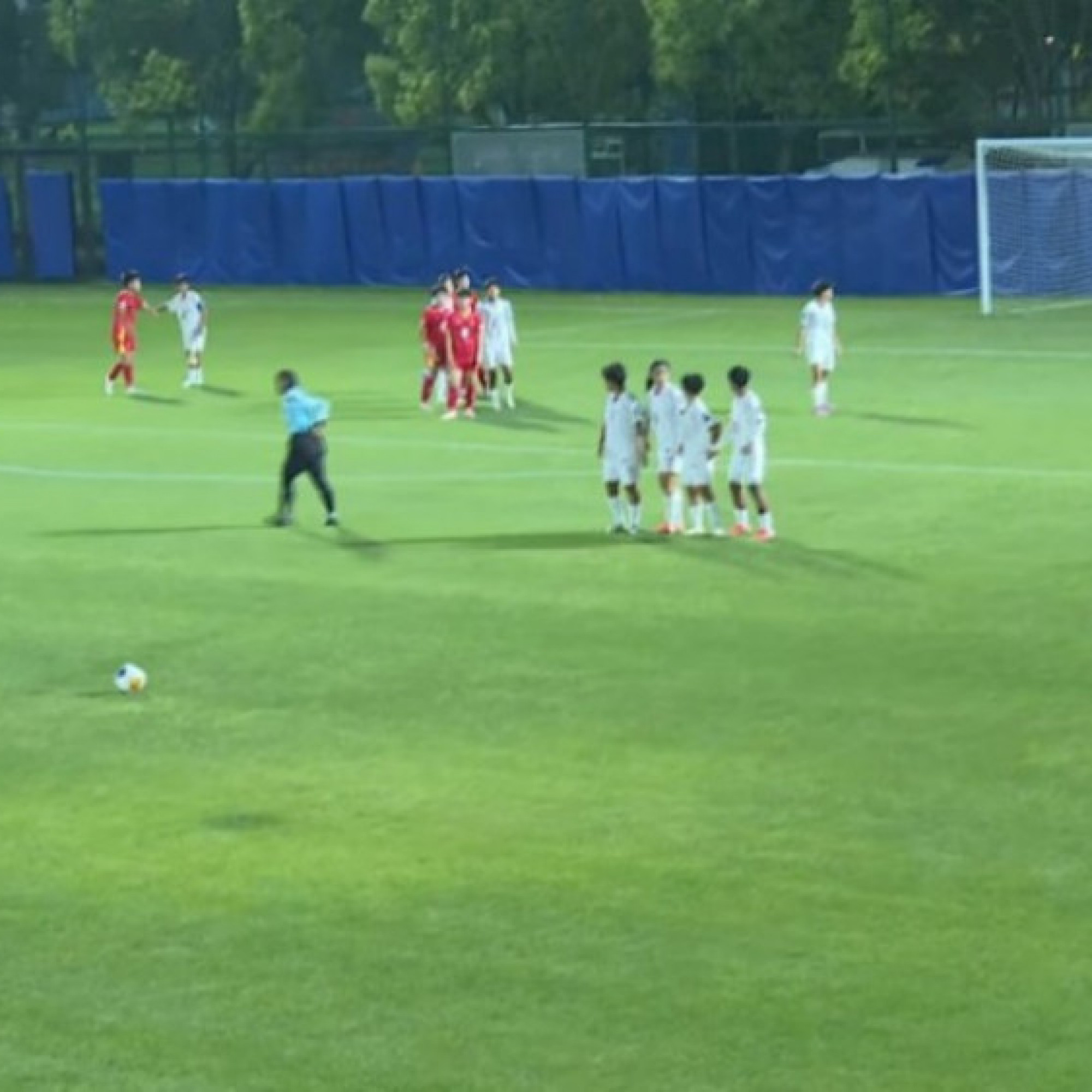  - Ngỡ ngàng U17 nữ Việt Nam: Hai siêu phẩm tuyệt đẹp của Linh Chi và Ngọc Ánh