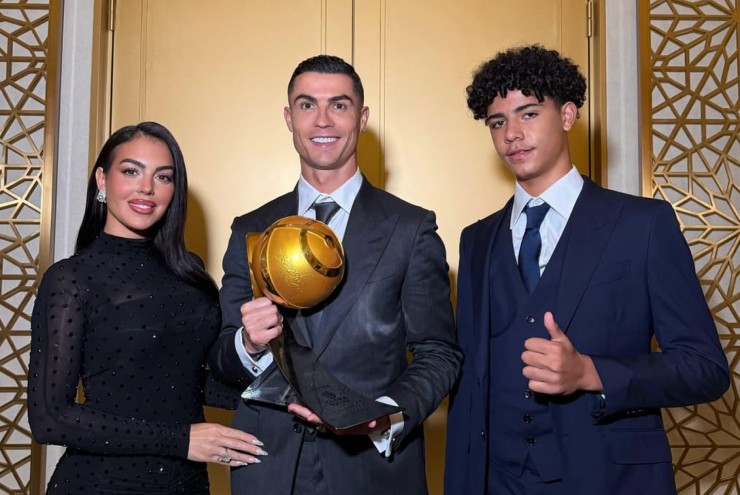 Con trai Ronaldo được 5 đại gia châu Âu săn đón, CR7 ra quyết định bất ngờ - 1