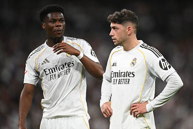 Real Madrid phạt cả Tchouameni và Valverde không đá ở El Clasico - 1