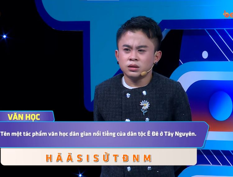 Nam diễn viên “tí hon” Xuân Tiến lội ngược dòng ấn tượng ở “Úm Ba La Ra Chữ Gì?”