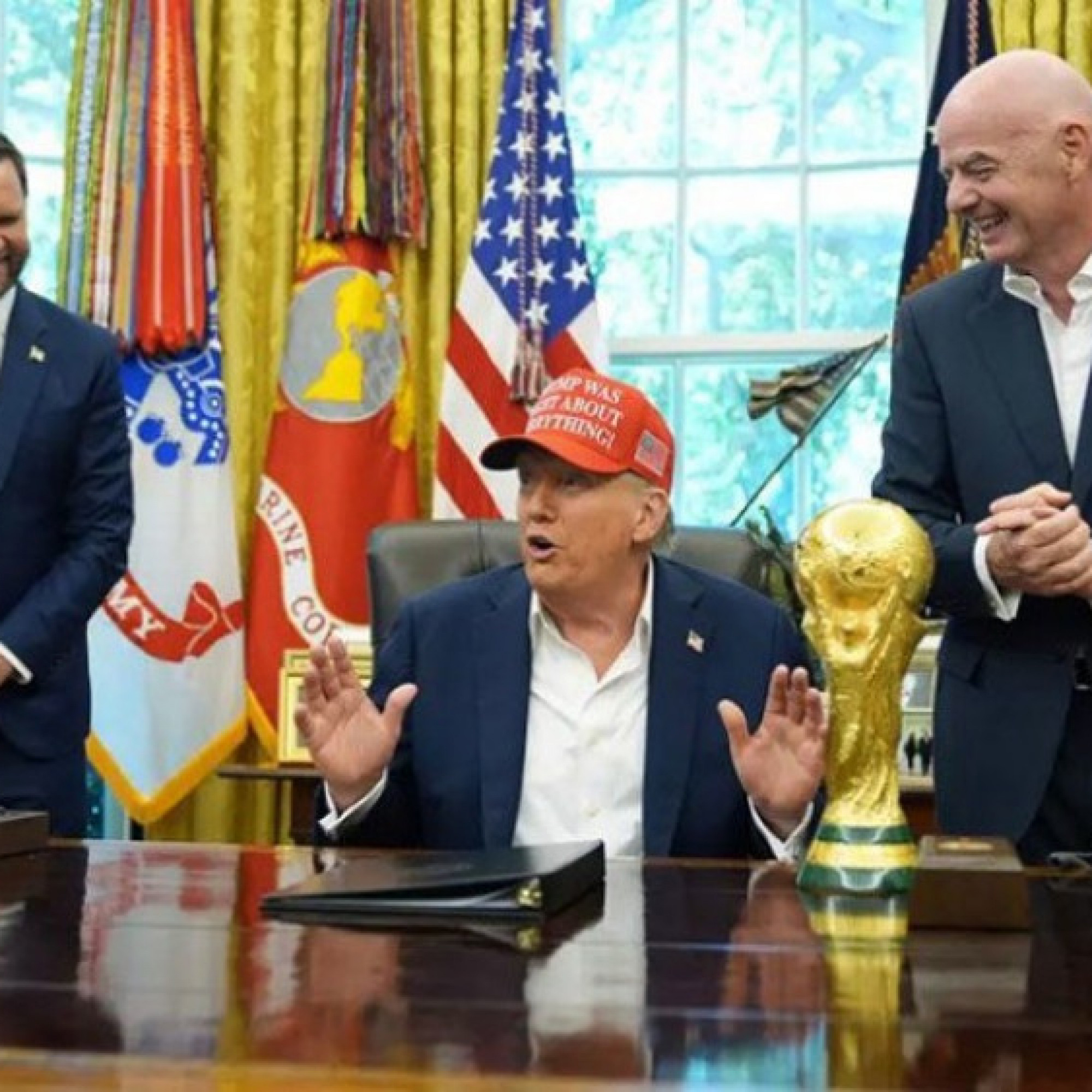  - Tin mới nhất bóng đá sáng 8/5: Tổng thống Trump cũng nghĩ giá vé World Cup quá đắt