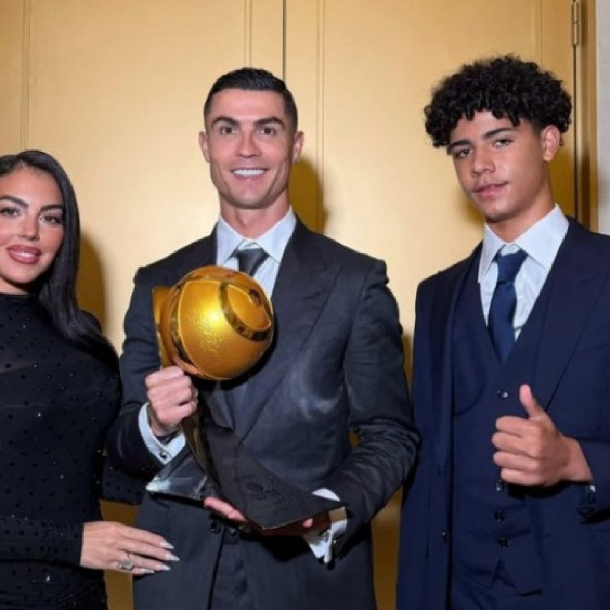  - Con trai Ronaldo được 5 đại gia châu Âu săn đón, CR7 ra quyết định bất ngờ